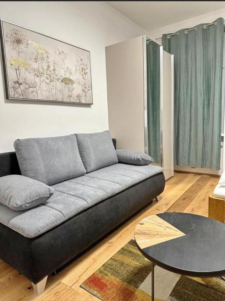 Cozy In Ottakiring Area Apartment Wien
